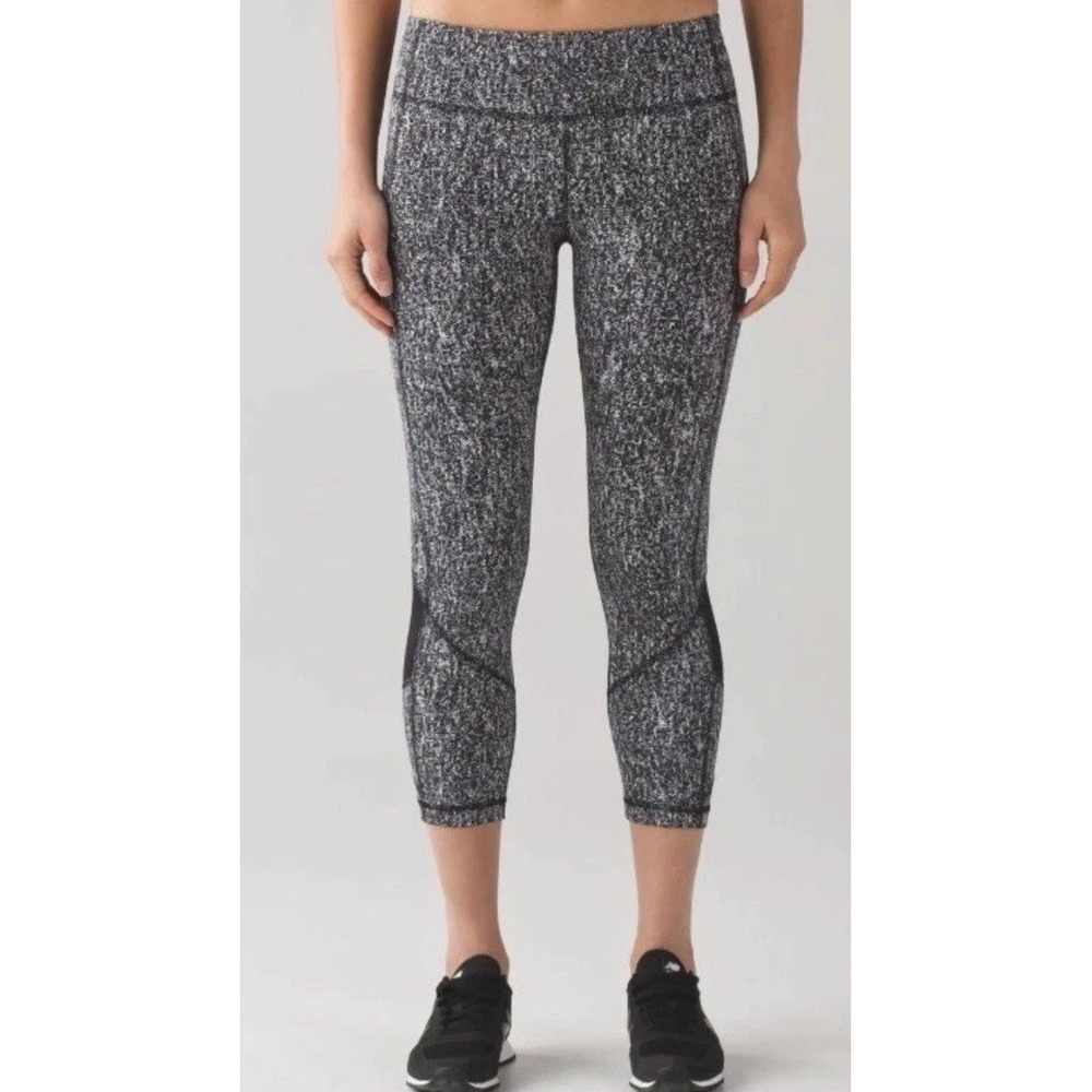 Women's Lululemon Pace Rival Crop Leggings Black White Jacquard Sz 10 NO Pilling